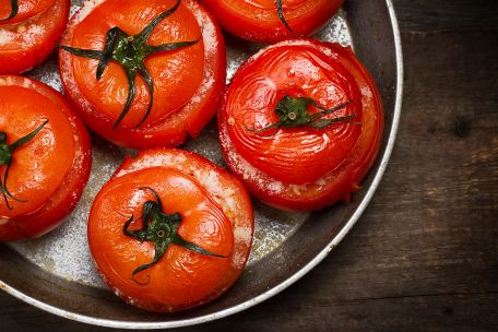 RECIPE MAIN IMAGE Tomates farcies aux amandes et aux abricots