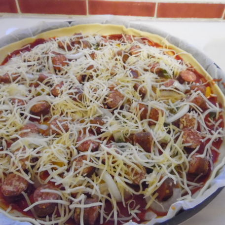 RECIPE MAIN IMAGE Pizza aux merguez et poivron 