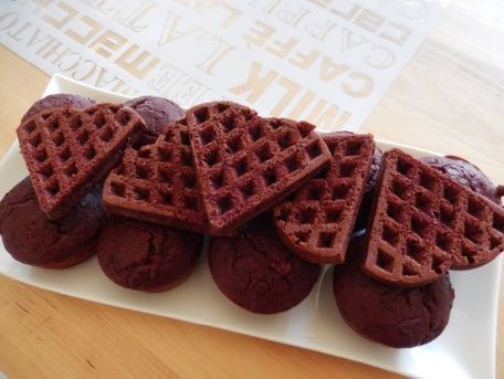 RECIPE MAIN IMAGE Muffins à la betterave, chocolat et coeur fruits rouges