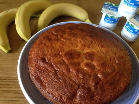 RECIPE MAIN IMAGE Gâteau au yaourt miel-banane