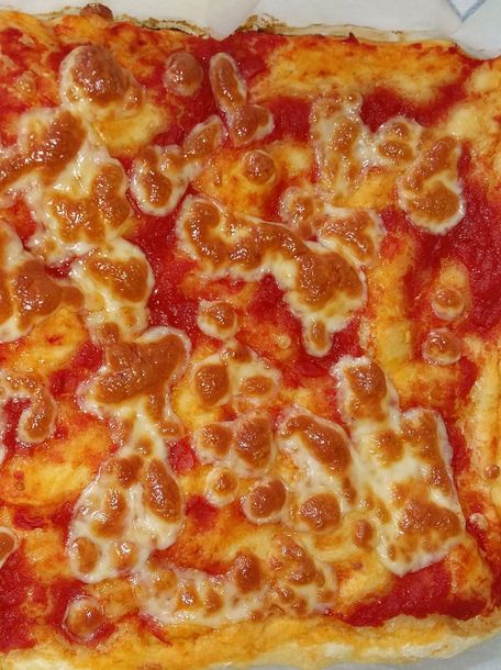 RECIPE MAIN IMAGE Pizza à la maison (sauce tomate)