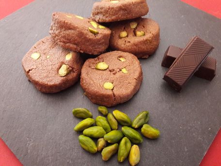 RECIPE MAIN IMAGE Sablés chocolat et pistaches