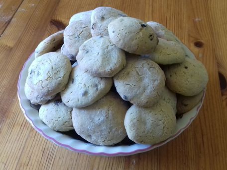 RECIPE MAIN IMAGE Cookies au yaourt de soja, crème d'amande et pépites de chocolat