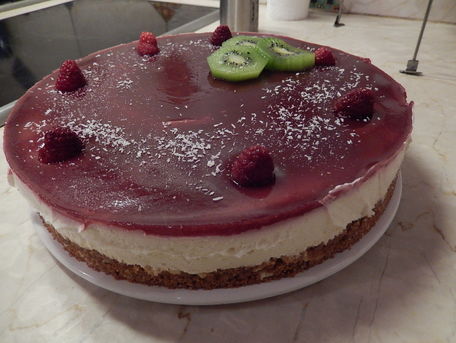 RECIPE MAIN IMAGE Cheesecake cru au chocolat blanc et framboises