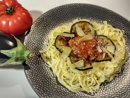 RECIPE MAIN IMAGE Spaghettis aux aubergines et tomates