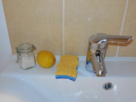 ADVICE MAIN IMAGE Le citron pour venir à bout du calcaire sur lavabo/baignoire/robinetterie