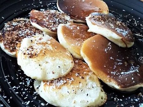 RECIPE MAIN IMAGE Mini-pancakes à la noix de coco