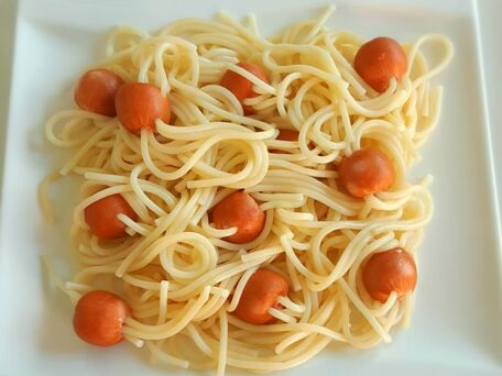 RECIPE MAIN IMAGE Méli-Mélo de spaghettis aux  knackis balls