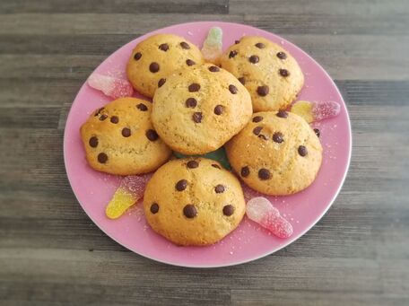 RECIPE MAIN IMAGE Biscuits express à la poudre d'amandes et aux pépites de chocolat