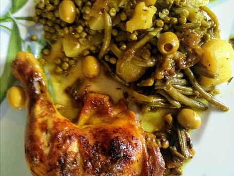 RECIPE MAIN IMAGE Cuisses de poulet dorée aux legumes