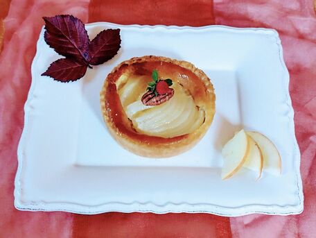 RECIPE MAIN IMAGE Tartelette au pomme et crème d\'amande