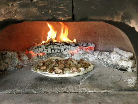 RECIPE MAIN IMAGE Pizza party au feu de bois