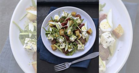 RECIPE MAIN IMAGE Salade gourmande au Bresse Bleu Suprême et magret de canard