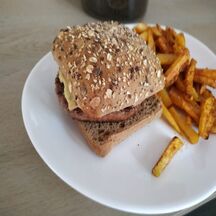 burger jacquet à la sauce barbecue maison et au maroilles